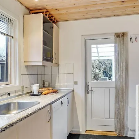 Leonor - 300m From The Sea By Interhome