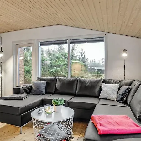 Leonor - 300m From The Sea By Interhome Hals