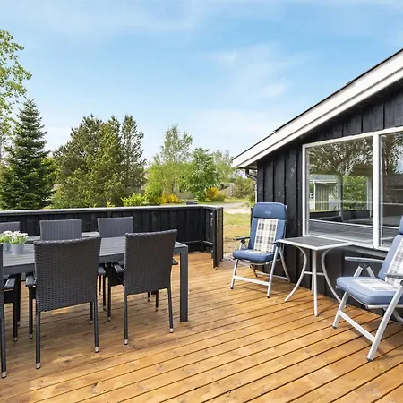 Leonor - 300m From The Sea By Interhome *